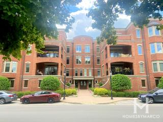 Photos of Benton Terrace Condos building in Naperville, IL
