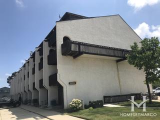 Woodriver Park building in Niles, IL