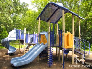 Crescentwood subdivision in Palatine, IL