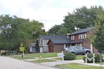 Briarcliffe Knolls subdivision in Wheaton, IL