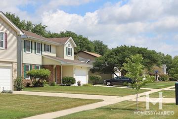 Briarcliffe Knolls subdivision in Wheaton, IL
