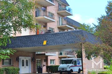 Versailles Condominiums building in Wheaton, IL