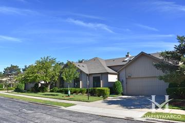 Burr Oaks Circle subdivision in Northbrook, IL