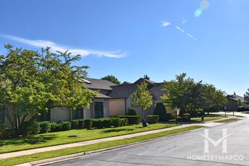 Burr Oaks Circle subdivision in Northbrook, IL