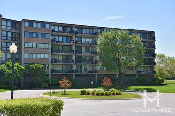Bar Harbour building in Schaumburg, IL