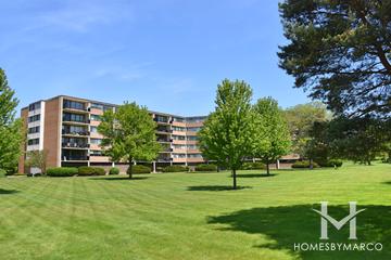 Bar Harbour building in Schaumburg, IL
