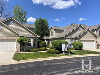 Photos of Lynnwood Townhomes subdivision in Warrenville, IL