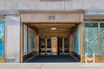 Metropolitan Tower building in the Loop neighborhood of Chicago, IL