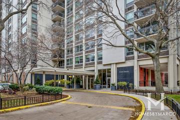 Eliot House building in the Old Town neighborhood of Chicago, IL