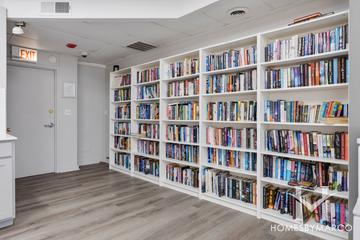 Shoreline Towers building in the Edgewater neighborhood of Chicago, IL