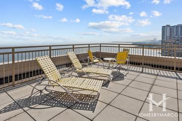 Shoreline Towers building in the Edgewater neighborhood of Chicago, IL