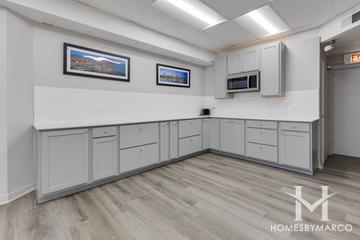 Shoreline Towers building in the Edgewater neighborhood of Chicago, IL