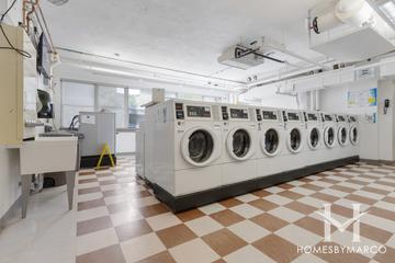 Shoreline Towers building in the Edgewater neighborhood of Chicago, IL