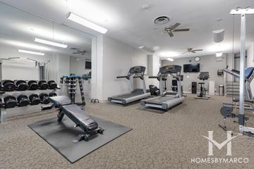 Shoreline Towers building in the Edgewater neighborhood of Chicago, IL