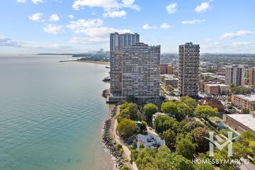 Shoreline Towers building in the Edgewater neighborhood of Chicago, IL