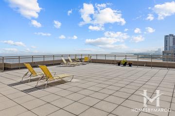 Shoreline Towers building in the Edgewater neighborhood of Chicago, IL