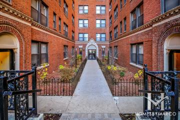 Flats On Lasalle building in the River North neighborhood of Chicago, IL