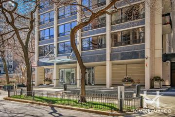 Pearson On The Park building in the Streeterville neighborhood of Chicago, IL