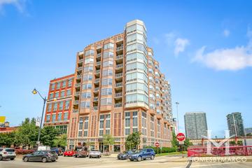 City View Tower building in the West Loop neighborhood of Chicago, IL