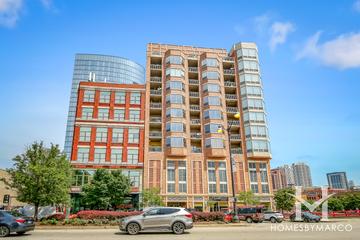 City View Tower building in the West Loop neighborhood of Chicago, IL