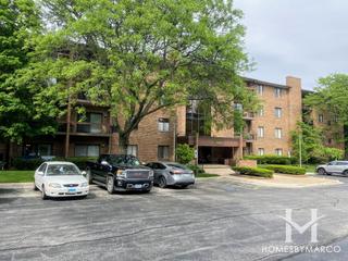 Farmingdale Terrace building in Darien, IL