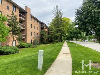 Farmingdale Terrace building in Darien, IL