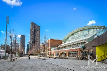 Lake Point Tower building in the Streeterville neighborhood of Chicago, IL