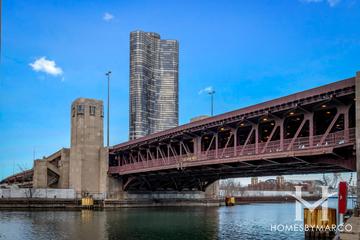 Lake Point Tower building in the Streeterville neighborhood of Chicago, IL