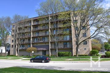The Oakwood building in Des Plaines, IL