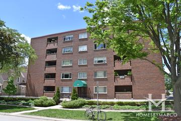 Arlington Plaza building in Arlington Heights, IL