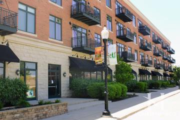 Riverstreet Plaza building in Aurora, IL