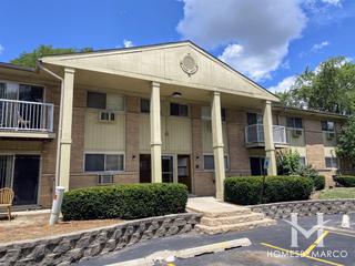 Photos of Pebblewood Court Condominiums building in Hanover Park, IL