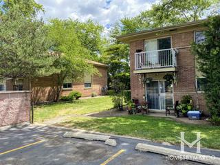 Pebblewood Court Condominiums building in Hanover Park, IL