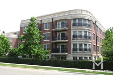 Les Maison building in Highland Park, IL