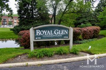 Royal Glen building in Glen Ellyn, IL