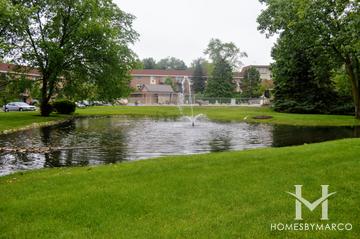 Royal Glen building in Glen Ellyn, IL