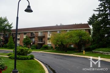 Royal Glen building in Glen Ellyn, IL