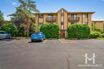 Pembrooke Courts building in Naperville, IL