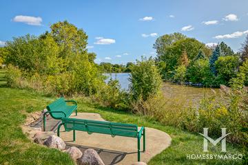 12 Oaks at Schaumburg building in Schaumburg, IL