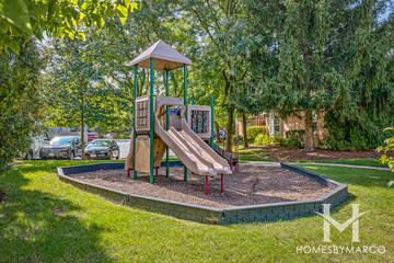 12 Oaks at Schaumburg building in Schaumburg, IL