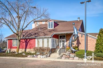 12 Oaks at Schaumburg building in Schaumburg, IL