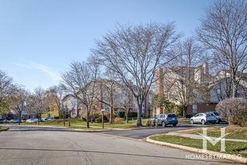 12 Oaks at Schaumburg building in Schaumburg, IL