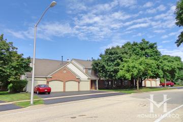 Willow Pond building in Schaumburg, IL