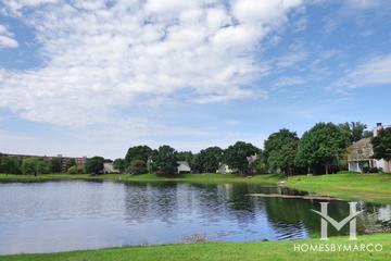 Willow Pond building in Schaumburg, IL