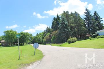 Photos of Meadow Woods subdivision in Libertyville, IL