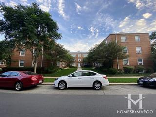 Colonial Oaks subdivision in Evanston, IL
