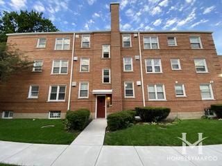 Colonial Oaks subdivision in Evanston, IL