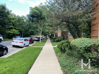 Colonial Oaks subdivision in Evanston, IL