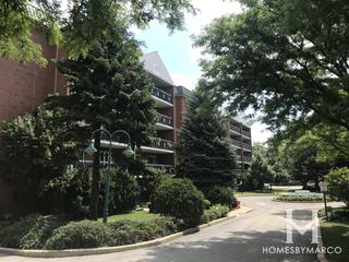 Fountain View Condominiums building in Niles, IL