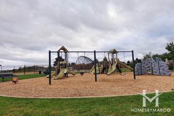 Silverstone Lake subdivision in Carpentersville, IL